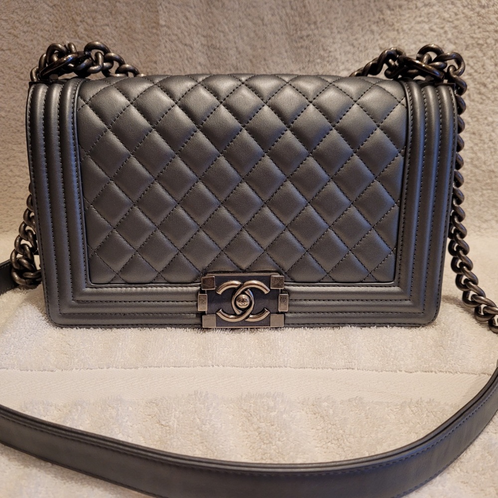 🚫SOLD 🚫Chanel Boy Medium Silver Gray Lambskin Shoulder Bag